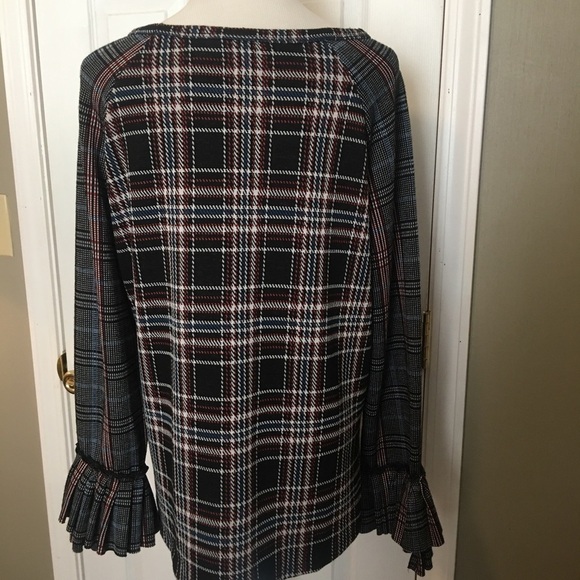 Hannah XL long sleeve pull over tunic top.”Contrasting plaid. Pleated cuffs. - Picture 7 of 8